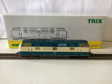 TRIX 22752 H0 diesellokomotief BR221 DB beschikbaar voor biedingen