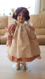 Porceleinen pop 42cm h x 22cm b Royal Collection Veenendaal, Ophalen of Verzenden, Pop