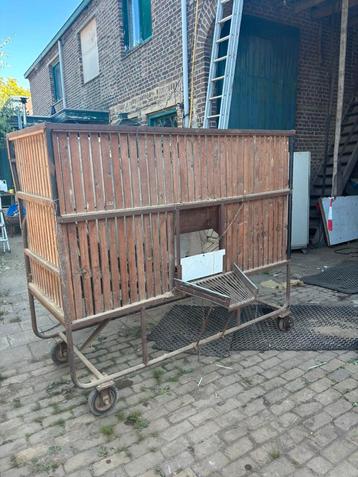 Antieke aardappel stortbak / sorteerkist op wielen beschikbaar voor biedingen