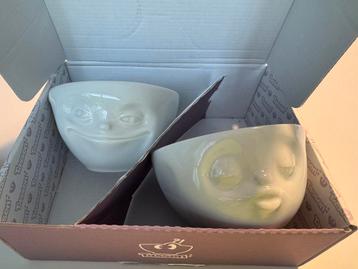 Nieuw in doos: kussende en lachende schalen beschikbaar voor biedingen