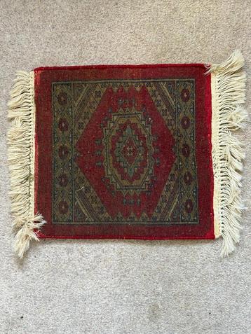 Perzische kleedjes en kussens beschikbaar voor biedingen