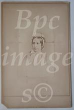 Kabinetfoto dienstmeisje dienstbode 1870's, Verzamelen, Foto's en Prenten, Verzenden, Voor 1940, Gebruikt, Foto