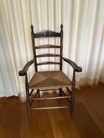 houten stoel met houtsnijwerk en rieten zitting, Huis en Inrichting, Stoelen, Riet of Rotan, Gebruikt, Bruin, Eén