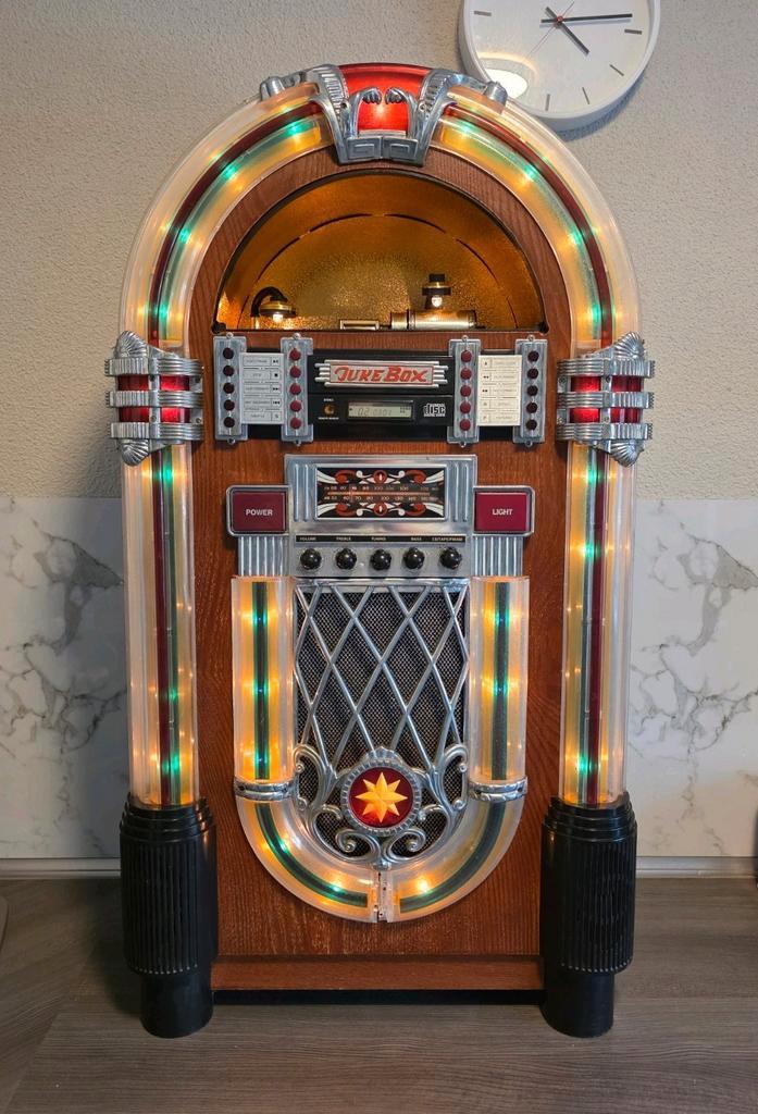 Retro Jukebox met radio, cd & cassette, Verzamelen, Automaten | Jukeboxen, Gebruikt, Overige merken, 1970 tot heden, Ophalen