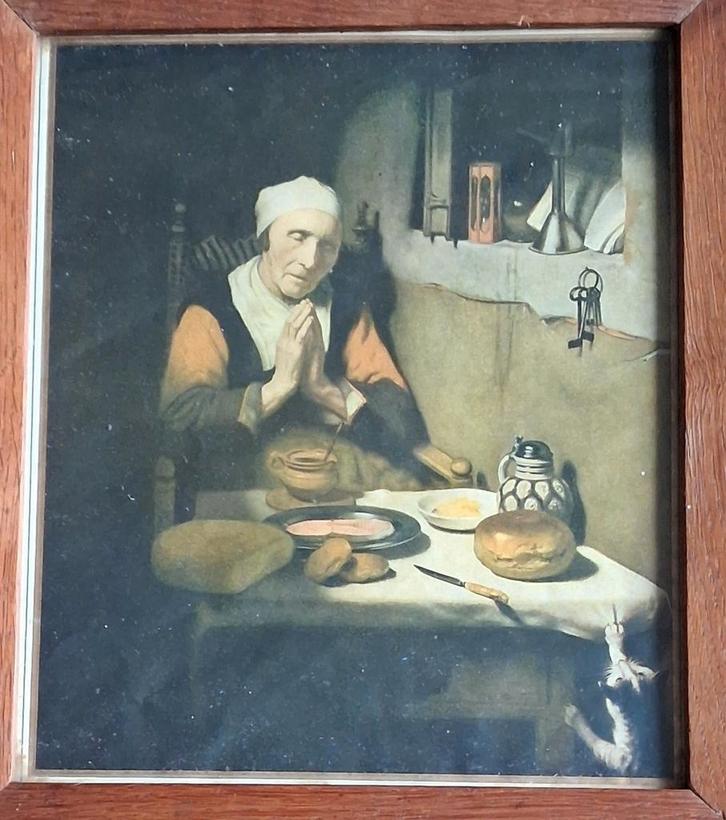 Chromolithografie. Oude vrouw in gebed. Ca 1930. 24/28 cm., Huis en Inrichting, Woonaccessoires | Wanddecoraties, Zo goed als nieuw