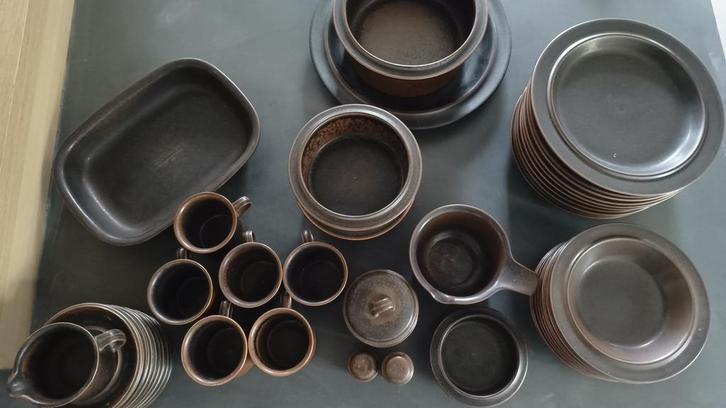 Groot servies Arabia Ruska, Huis en Inrichting, Keuken | Servies, Zo goed als nieuw, Compleet servies, Overige stijlen, Porselein