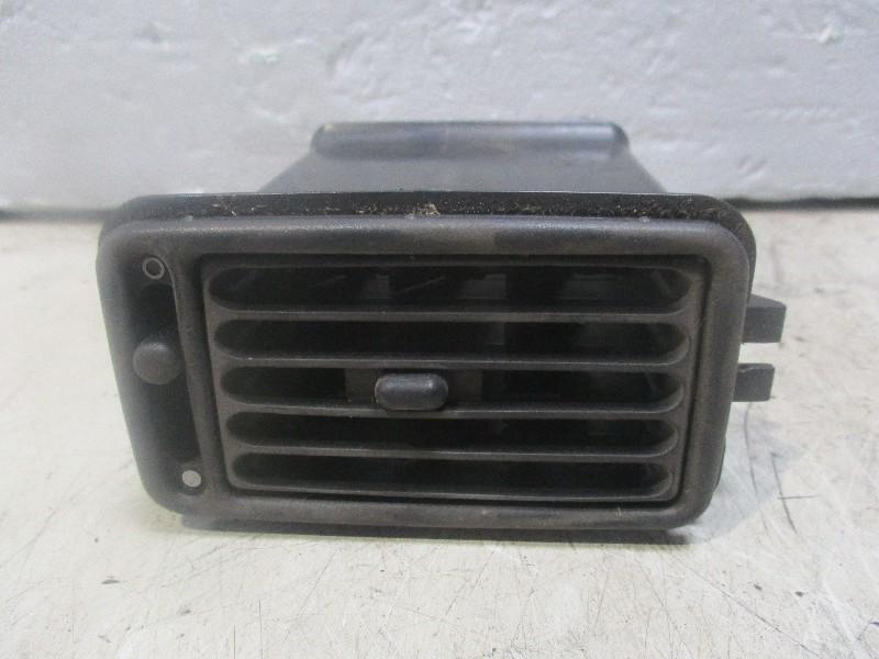 Dashboard Luchtrooster Links Ford Fiesta 1983-1989, Gebruikt, Henry-Ford-Straße  1, Köln 50735, , Duitsland, Ford-Werke GmbH, Kunden@ford.com