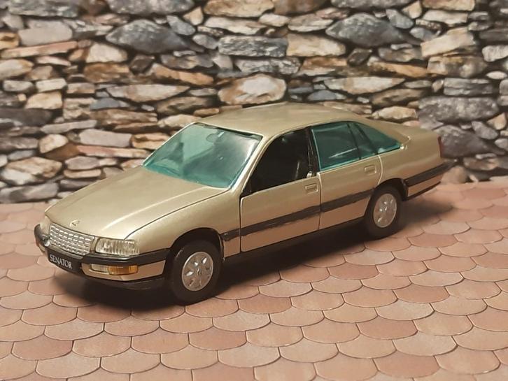 Opel Senator  Model van het merk gama. Model is fraai uitgev, Hobby en Vrije tijd, Modelauto's | 1:43, Auto, Gama, Ophalen