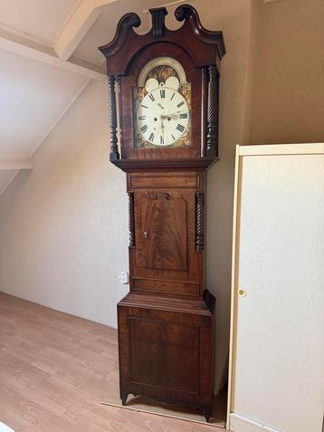 Antieke staande klok – 248 cm hoog – mahoniehout – werkend beschikbaar voor biedingen