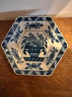 Delfts blauw Makkum schaaltje met bloemmotief, Antiek en Kunst, Antiek | Wandborden en Tegels, Ophalen of Verzenden