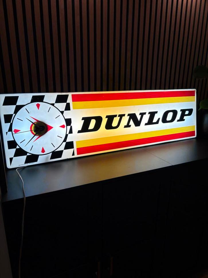 Dunlop Retro Lichtbak Klok - 1970 Origineel, Verzamelen, Merken en Reclamevoorwerpen, Zo goed als nieuw, Lichtbak of (neon) lamp