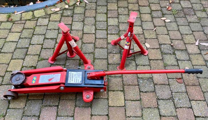 Hydraulische garagekrik + 2 assteunen – 1,5 ton, Auto diversen, Krikken, Zo goed als nieuw, Garagekrik, Hydraulisch, Ophalen