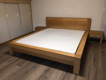 Bed met elektrisch verstelbare lattenbodems 180x220 cm beschikbaar voor biedingen