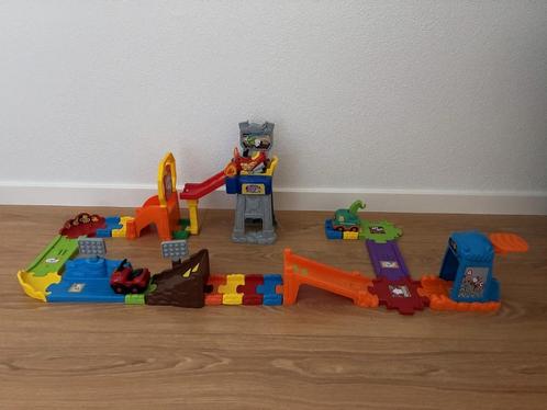 Vtech Toet Toet pakket Press & Go stuntshow. Met 2 auto's., Kinderen en Baby's, Speelgoed | Vtech, Gebruikt, 6 maanden tot 2 jaar