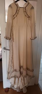 Vintage trouwjurk (jaren 70?) met hoedje, crème, maat M, Ophalen of Verzenden, Zo goed als nieuw, Beige, Trouwjurk