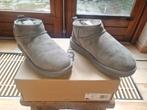 UGG Classic Ultra smoke, Ophalen of Verzenden, Zo goed als nieuw, Zwart, Boots