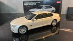 Bmw 760 li f02 brilliant white kyosho, Ophalen of Verzenden, Zo goed als nieuw, Auto, Kyosho