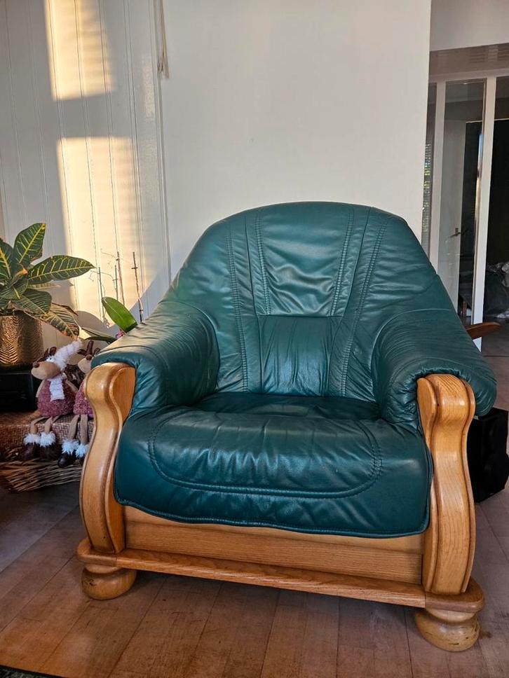 Groene lederen fauteuil met houten frame, Huis en Inrichting, Fauteuils, Gebruikt, Hout, Leer, 75 tot 100 cm, 75 tot 100 cm, Ophalen