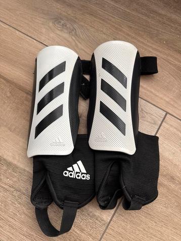 Adidas Scheenbeschermers beschikbaar voor biedingen