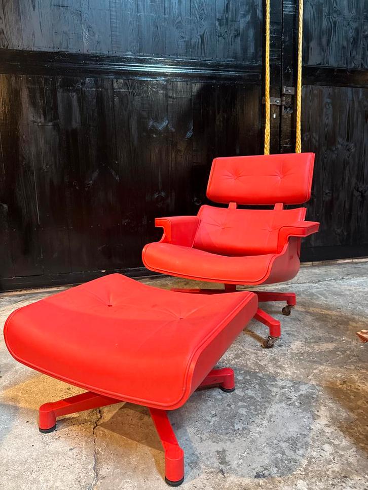 Rode kunststof stoel voor buiten/ Mal, Huis en Inrichting, Fauteuils, Gebruikt, Kunststof, 50 tot 75 cm, Minder dan 75 cm, Ophalen