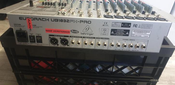 Behringer Eurorack UB1832FX-PRO Mengpaneel, Muziek en Instrumenten, Mengpanelen, Gebruikt, 10 tot 20 kanalen, Microfooningang