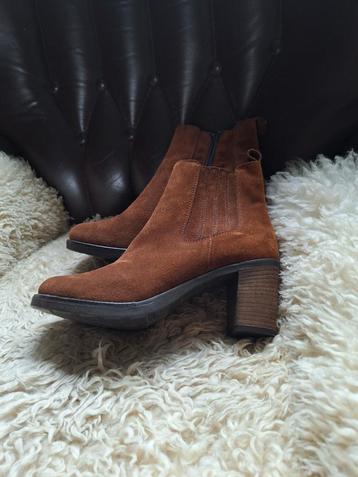 Enkel laarsjes met hak 42 beschikbaar voor biedingen