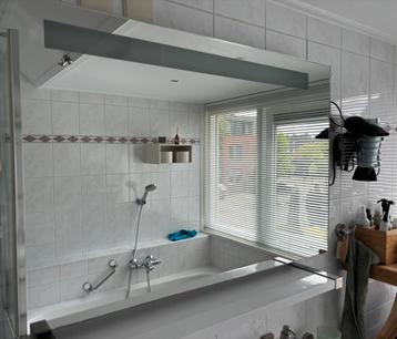 Wastafelspiegel met verlichting en wcd beschikbaar voor biedingen