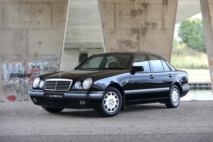 Mercedes-Benz E-klasse 220 D Avantgarde 66.246 km | 1e eigen, Auto's, Mercedes-Benz, Bedrijf, Te koop, E-Klasse, ABS, Airbags