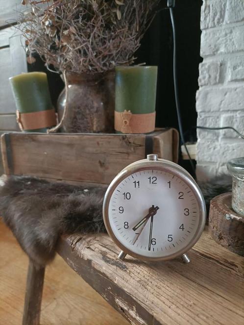 Oud klokje (5) wit Wekker brocante, Witgoed en Apparatuur, Wekkers, Zo goed als nieuw, Ophalen of Verzenden