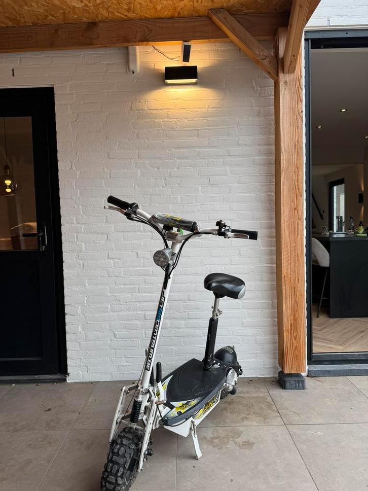 Elektrische step - met zadel - e scooter - scootmobiel, Fietsen en Brommers, Steps, Zo goed als nieuw, Elektrische step (E-scooter)