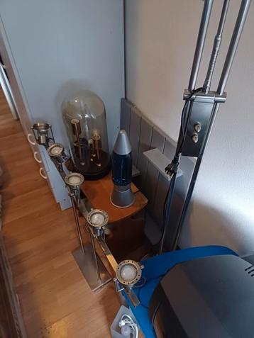 Inboedel bed, tv , lampen , koffiezetapparaat.e.d. beschikbaar voor biedingen