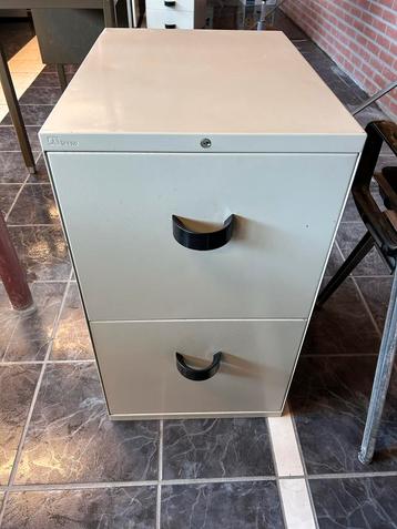 Vintage retro archief lade kast beschikbaar voor biedingen