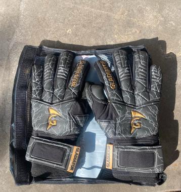 Gladiator keeper handschoenen beschikbaar voor biedingen