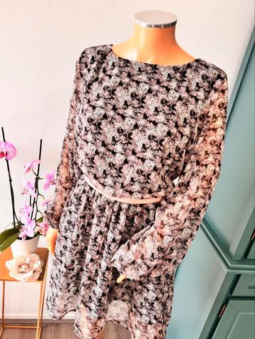 SAINT TROPEZ jurk maat M/L - roze - wit - zwart beschikbaar voor biedingen
