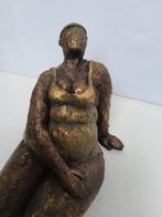 Uniek handgemaakt keramieken beeld: Dame in badpak, Antiek en Kunst, Ophalen of Verzenden