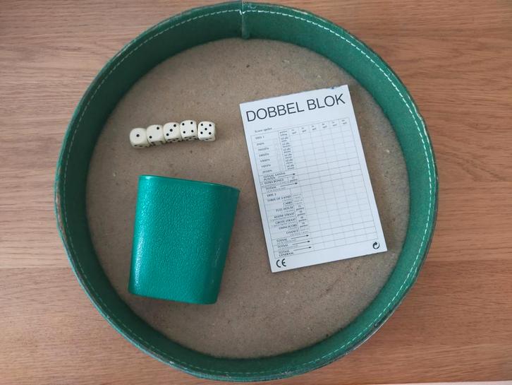 Yahtzee spel compleet / dobbelblok, Hobby en Vrije tijd, Gezelschapsspellen | Bordspellen, Gebruikt, Een of twee spelers, Drie of vier spelers