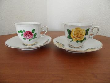 antieke kop en schotels met goudrand - high tea beschikbaar voor biedingen