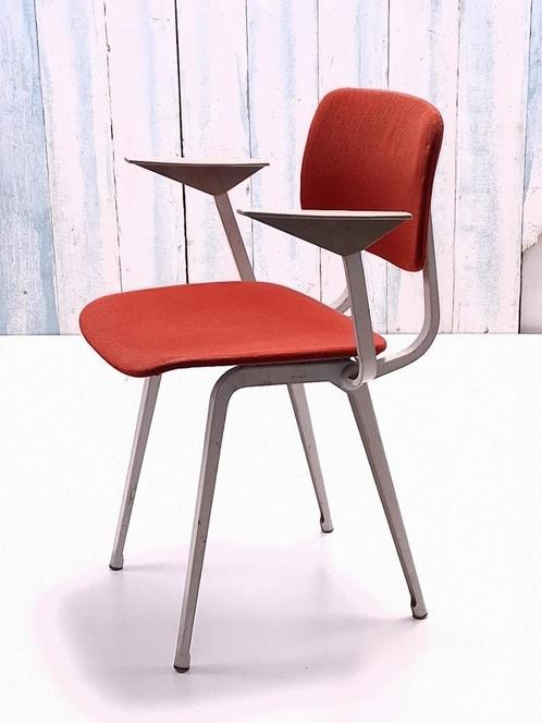 Ahrend Vintage Friso Kramer Revolt stoel jaren 60, Huis en Inrichting, Stoelen, Gebruikt, Vier, Kunststof, Metaal, Stof, Overige materialen