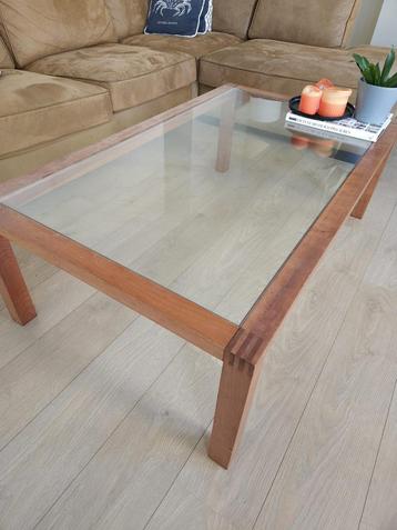 Glazen Salontafel met Houten Frame beschikbaar voor biedingen