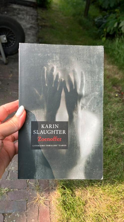 Karin Slaughter - Zoenoffer, Boeken, Thrillers, Zo goed als nieuw, Nederland, Ophalen of Verzenden