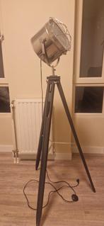 Industriële vloerlamp - 160cm hoog, Huis en Inrichting, Ophalen, Zo goed als nieuw, Hout, 150 tot 200 cm