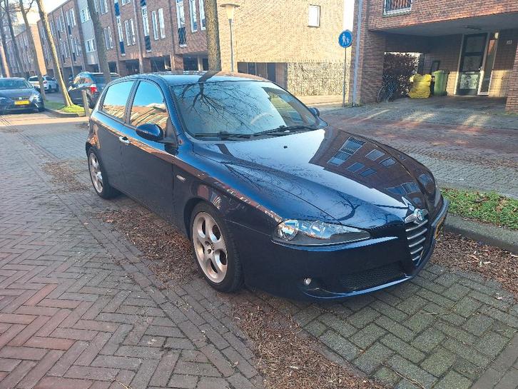 Alfa Romeo 147 2.0 T.spark 5DR 2005 Blauw, Auto's, Alfa Romeo, Particulier, Benzine, F, Hatchback, Handgeschakeld, Origineel Nederlands