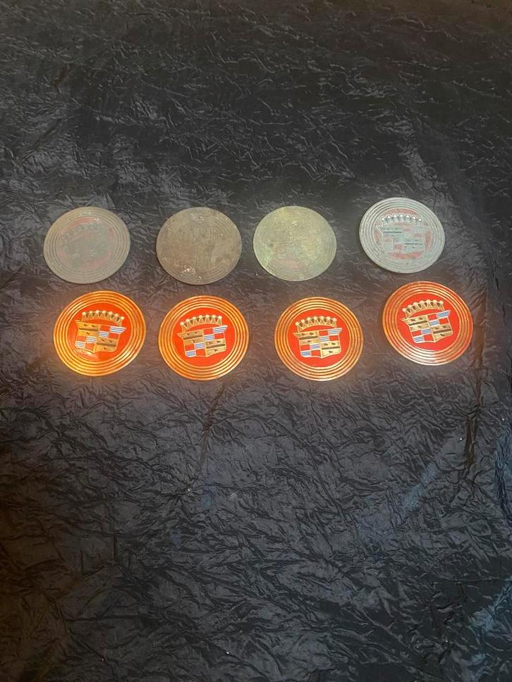 8 originele wieldop emblemen voor Cadillac 1956, Auto diversen, Wieldoppen, Gebruikt, Ophalen of Verzenden