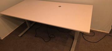 Zit-Sta Bureau, Elektrisch Verstelbaar! beschikbaar voor biedingen