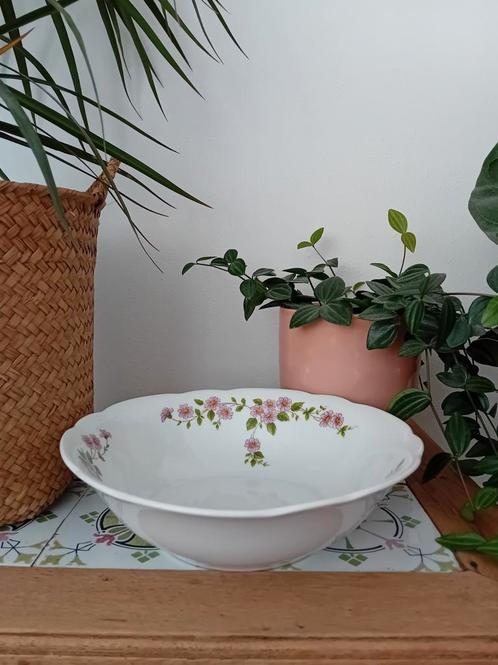 MZ Czechoslovakia Schaal met Bloemen, Antiek en Kunst, Antiek | Schalen, Ophalen of Verzenden