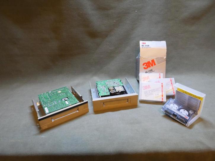 2x Tape drive IDE, Computers en Software, Optische drives, Gebruikt, Intern, Windows, Overig, Ophalen of Verzenden