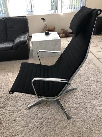 Originele Eames Fauteuil - Jaren 60 Design beschikbaar voor biedingen