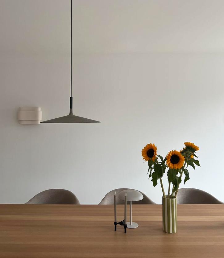 Twee stuks Foscarini Aplomb Large Hanglamp Cement, dimbaar., Huis en Inrichting, Lampen | Hanglampen, Zo goed als nieuw, Minder dan 50 cm