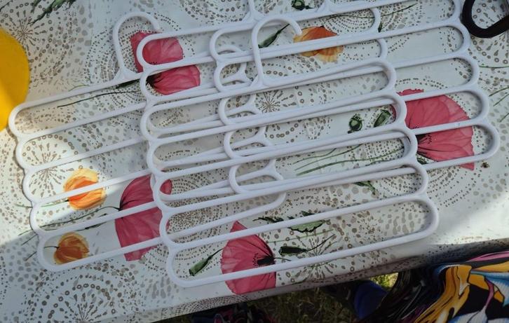 4 nieuwe witte kleding hangers voor broeken, Kleding | Dames, Kledinghangers, Nieuw, Overige materialen, Kinderen en Volwassenen