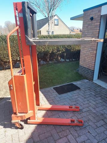 Stapelaar electriche bediening . beschikbaar voor biedingen